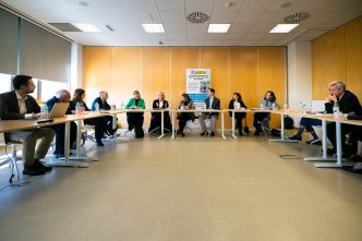 Ayudas públicas y no perder la oportunidad de ser líderes en combsutibles sostenibles, dos de las peticiones de los participantes en el encuento de Fly News sobre sostenibilidad.