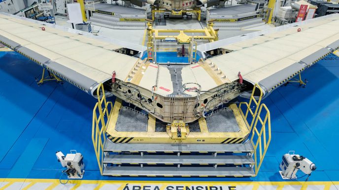 El estabilizador horizontal del primer Airbus A350F en la cadena de montaje en Getafe.