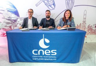 Fima en el Salón de París del acuerdo entre PLD Space y CNES.