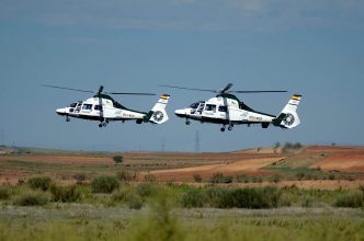 Dos de los cuatro Dauphin de la Guardia Civil.
