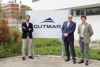 Miguel Camino (izquierda) y Álvaro Horstmann, con Joan Martorell (centro).