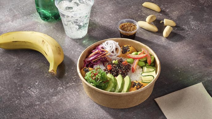 Poké, uno de los platos de más éxito del servicio pre order de Iberia.