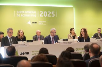 Lucena, presidente y consejero delegado de Aena, durante su intervención ante los accionistas.