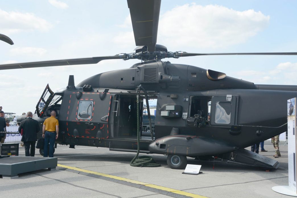 NH90 para las Fuerzas Espaciales francesas expusto en París 2025.