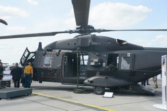 NH90 para las Fuerzas Espaciales francesas expusto en París 2025.