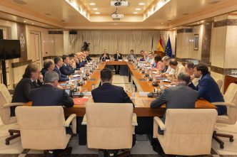 Robles y su equipo se han reunido con los directivos de las "compañías españolas más importantes en el sector de defensa".