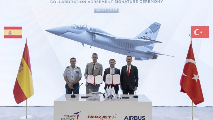 Firma del acuerdo entre Airbus y TAI para el Hurjet.