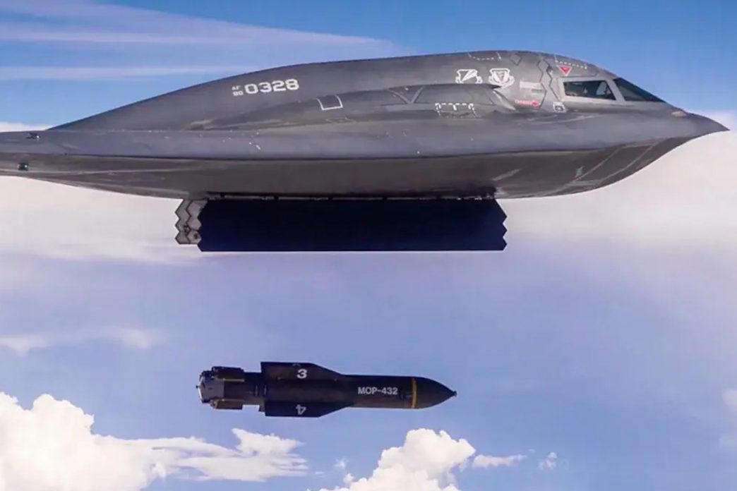 Lanzamiento de pruebas de una GBU-57 desde un B-2.