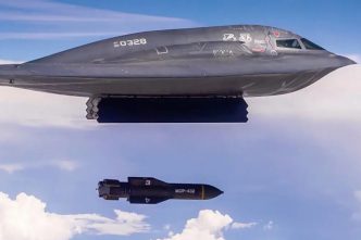 Lanzamiento de pruebas de una GBU-57 desde un B-2.
