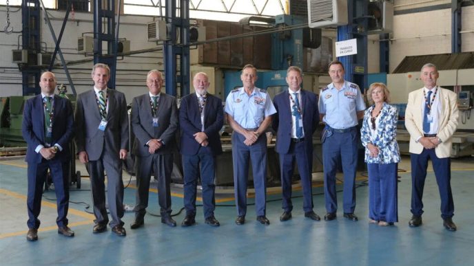 El JEMA con los directivos de ITE y ´´Omicron.