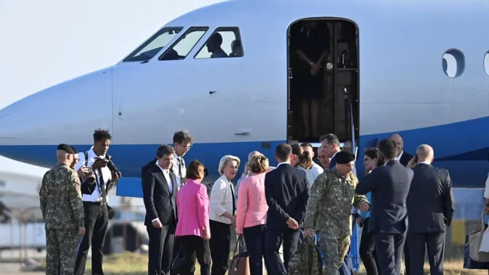 Ursula Von der Leyen en un viaje a Rumanía en el mismo avión que ha sufrido interferencias GPS.