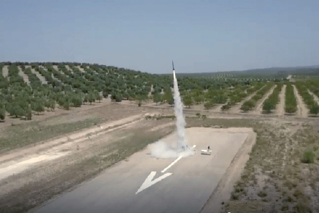 Lanzamiento del cohete sonda Rompetechos desde el Centro de Ensayos Atlas.