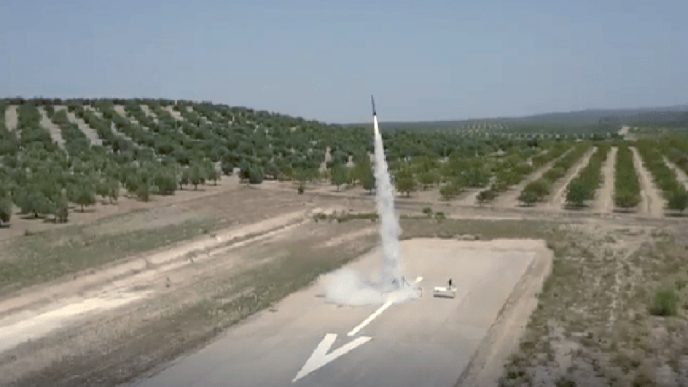 Lanzamiento del cohete sonda Rompetechos desde el Centro de Ensayos Atlas.