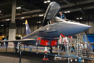 Maqueta del Eurofighter que será expuesta frente al Cuartel General del Ejército del Aire.