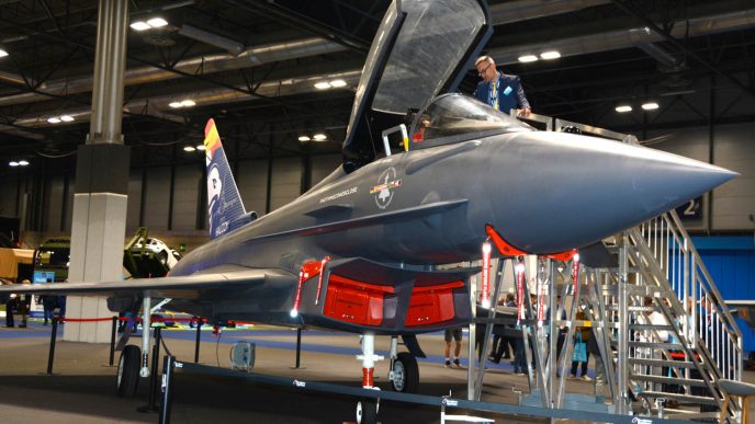Maqueta del Eurofighter que será expuesta frente al Cuartel General del Ejército del Aire.