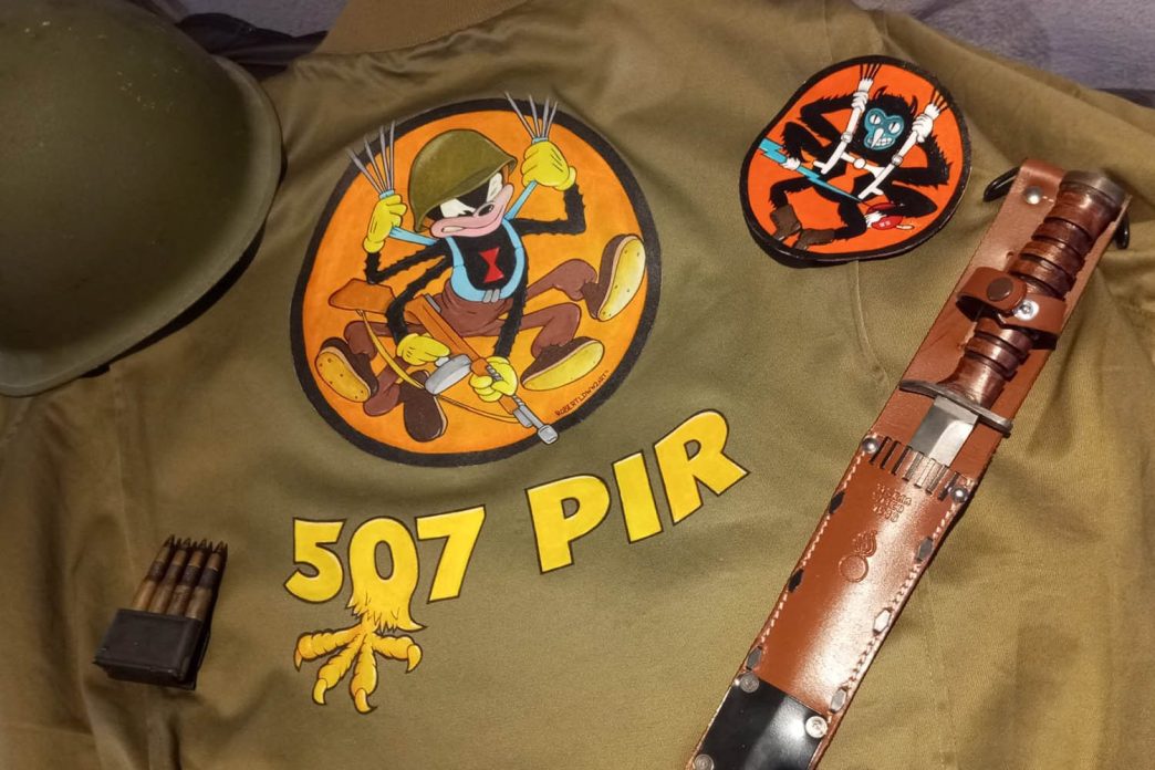 Ejemplo de una cazadora decorada por roberttldww2art.