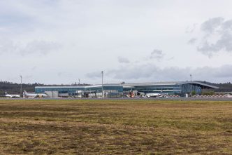 En la próxima temporada de invierno, el aeropuerto de Santiago de Compostela perderá un tercio de su oferta de plazas.