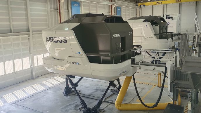 Simuladores de C295 y CN-235 en el centro de instrucción de Airbus Defence en Sevilla.