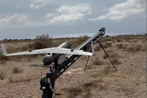 Uno de los UAV Hornet de Destinus en su rampa de lanzamiento.