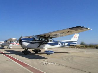 El Cessna 172 EC-HUA en tiempos más felices,cuando todavía era usado por Trabajos Aéreos Murcianos.