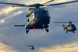 Los helicópteros de FAMET participantes en Steadfast Dart 2026 durante su vuelo a Alemania.