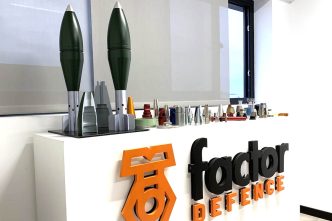 Ejemplos de piezas y proyectiles fabricados ppr Factor Ingeniería y Decoletaje, una de las empresas fundadoras de Apolo.