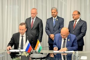 Firma del acuerdo entre HAL y United Aircraft Corporation,