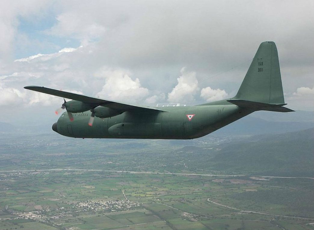 Uno de los dos últimos C-130 operativos de la Fuerza Aérea de Mèxico es este L-100-30.