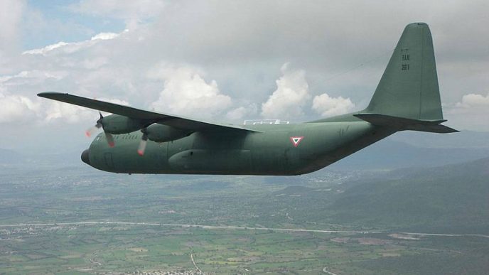 Uno de los dos últimos C-130 operativos de la Fuerza Aérea de Mèxico es este L-100-30.