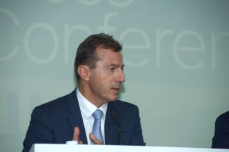 Guillaume Faury, cnsejero delegado de Airbus durante su rueda de prensa en Toulouse para comentar los resultados económicos de Airbus en 2025.
