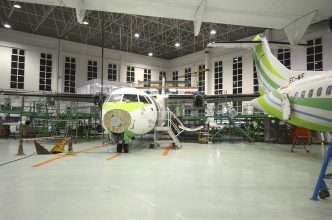 Aviones ATR 72 de Binter en su hangar de Gran Canaria.