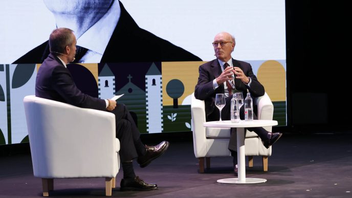 Javier Marín durante su intervenciòn y contestación a Ryanair en la V Convención de Turespaña.