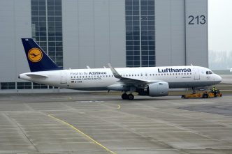 Lufthansa decoró durante un tiempo sus primeros A320neo destacando haber sido la primera, y algunos de los beneficios del modelo.
