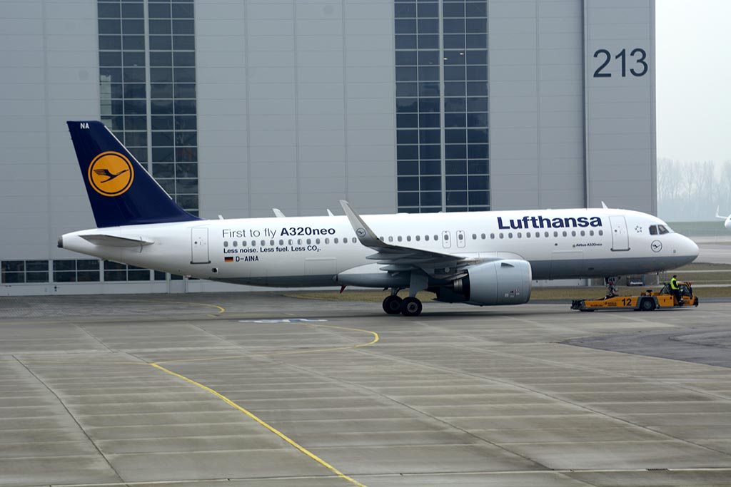 Lufthansa decoró durante un tiempo sus primeros A320neo destacando haber sido la primera, y algunos de los beneficios del modelo.