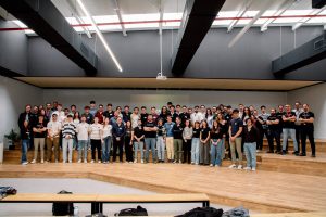 Directivos de PLD Space junto a algunos de los jóvenes contratados tras la primera edición de AdAdstra.