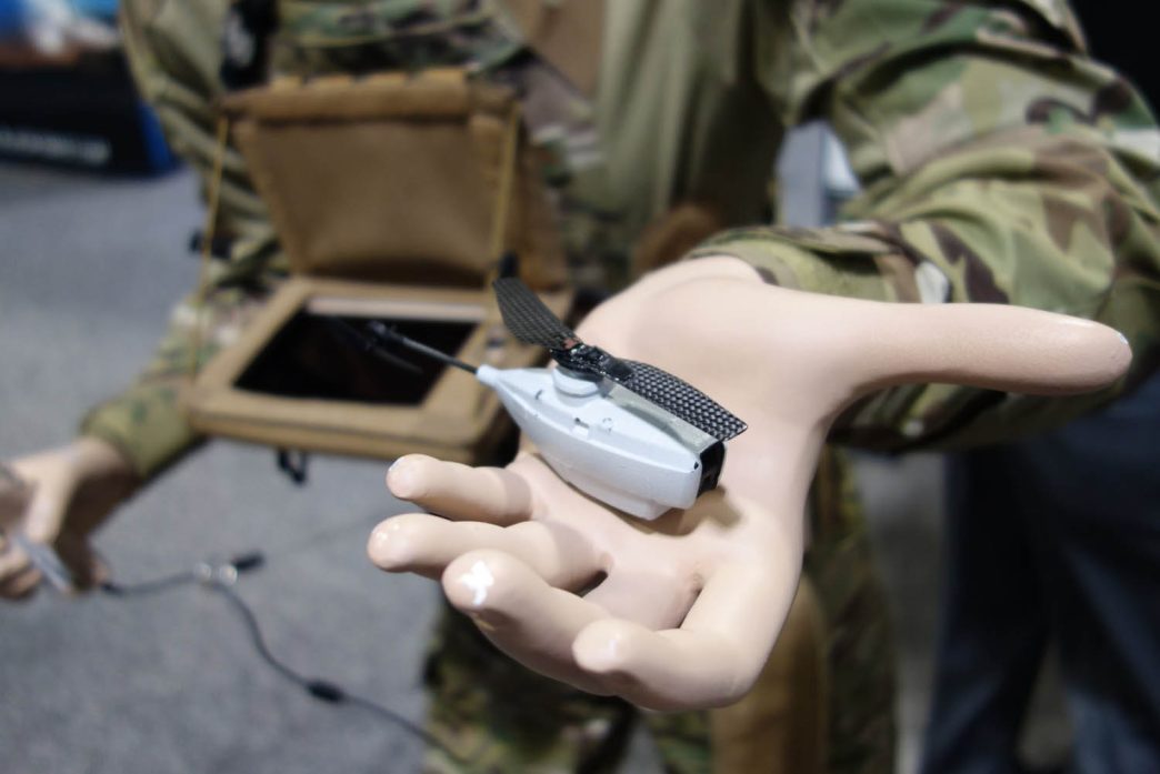 El Ejército del Aire cuenta ya con RPAS como los que se van adquirir, como es el caso del Blackhornet.