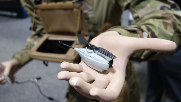 El Ejército del Aire cuenta ya con RPAS como los que se van adquirir, como es el caso del Blackhornet.