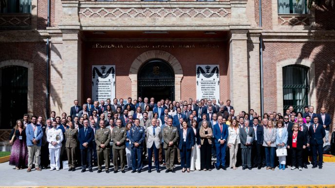 Participantes en la jornada de TEDAE.