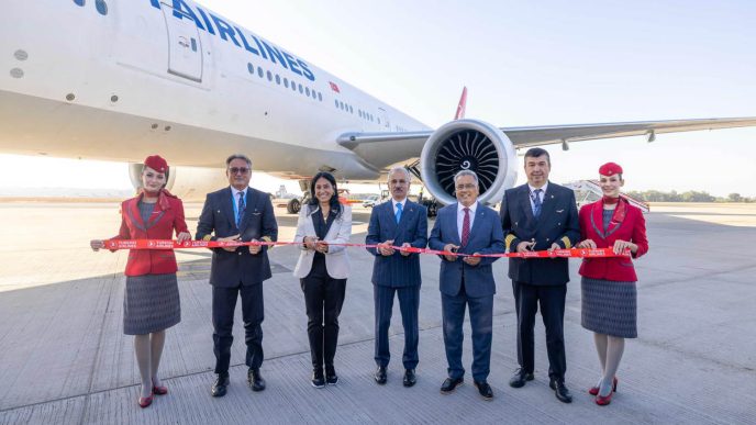 Celebración en el aeropuerto de Sevilla del inicio de los vuelos de Turkish Airlines.