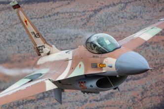 F-16 operado por Top Aces.