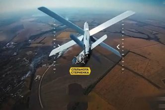 Captura de la imagen de la cámara de un dron ucraniano a punto de derribar otro ruso.