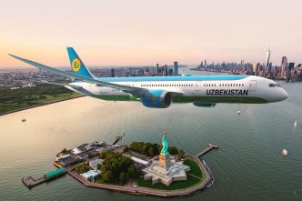 Ilustración de un Boeing 787-9 de Uzbekistan Airways sobre Nueva York.