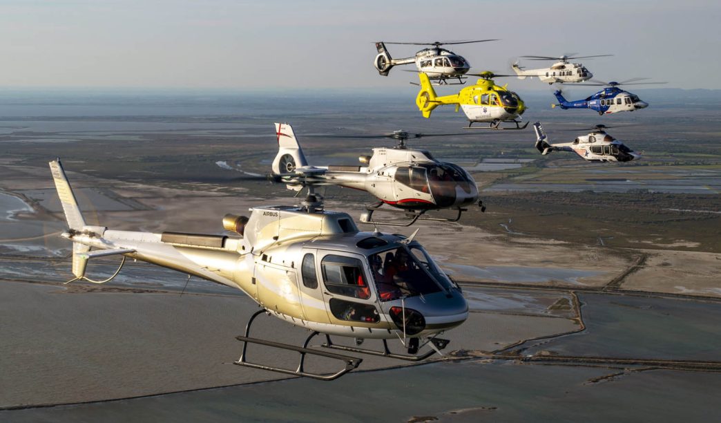 El eje de transmision trasero lleva la potencia de los motores al rotor anti par para que gire.