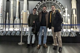 Joaquín González, José Antonio Rebollo y Javier Urrios, ganadores del premio en 2024 con el Proyecto Órbita: un nuevo paradigma de simulación espacial, un software de simulación espacial.