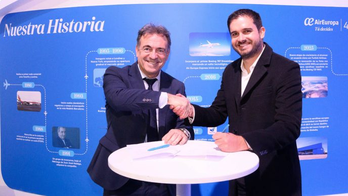 Firma del acuerdo entre Air Europa y Sky Airline.