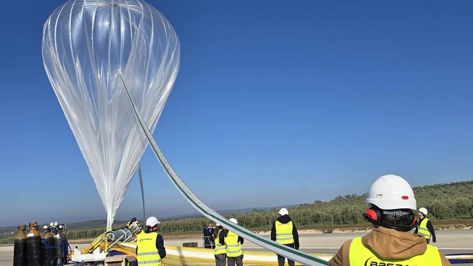 Lanzamiento de un globo estratosférico de B2Space desde el centro de ensayos Atlas en Jaén.