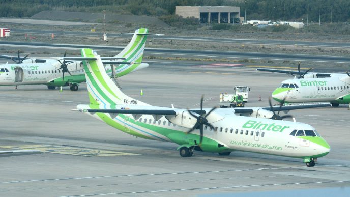 Aviones ATR 72 de Binter Canarias en el aeropuerto de Gran Canaria.