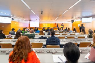 Jornada Fly News sobre la búsqueda de talento aeroespacial.
