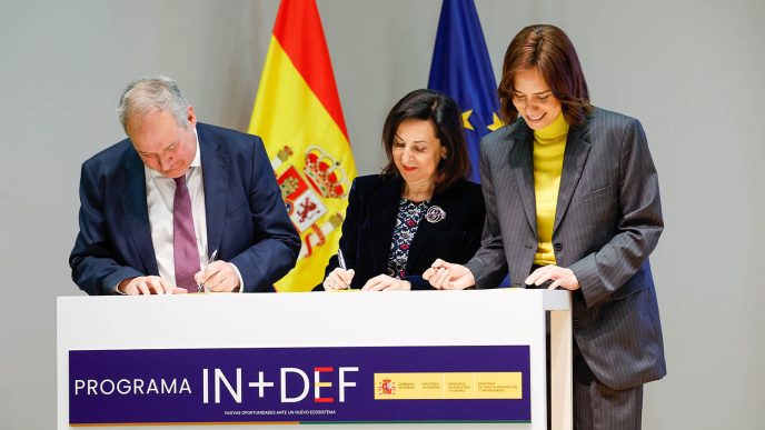 Frima a cargo de los ministros Hereu, Robles y Morant del programa IN+DEF.