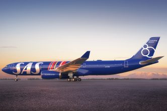 Airbus A330 de SAS decorado especialmente por su 80 aniversario.